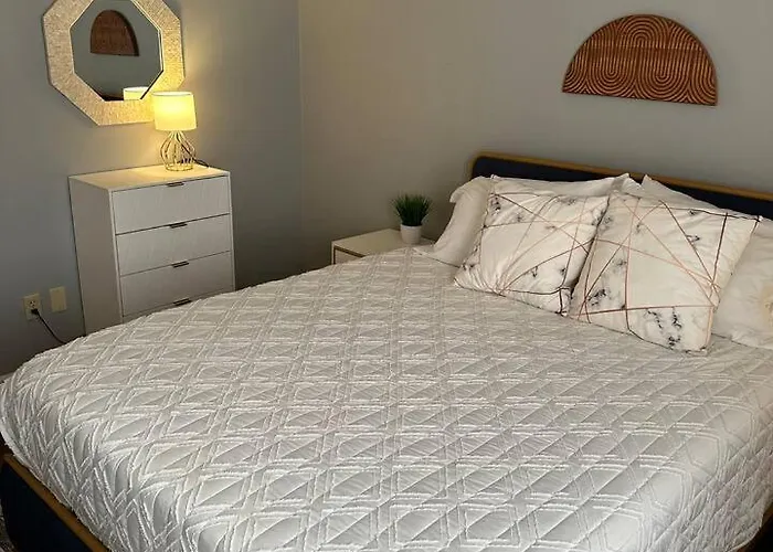 Palm Springs- 2 Master Suites, Style & Location! Hébergement de vacances Lafayette